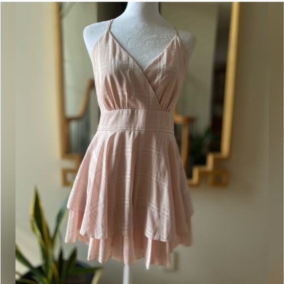 Simplee Blush Pink Tiered Romper Low Back Size S Bohemian Feminine Flirty - Picture 2 of 8